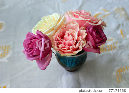 Delicate small bouquet of beautiful colorful roses Delicate small bouquet of beautiful colorful roses 77175368