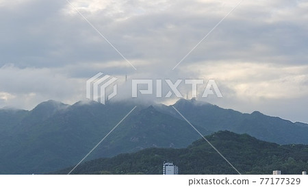 雲霧繚繞的冠嶽山 雲霧繚繞的冠嶽山 77177329