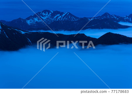 黎明前的波羅尻山和戶田別山 77178683