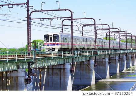 Keio Line passing through the Tamagawa Bridge 77180294