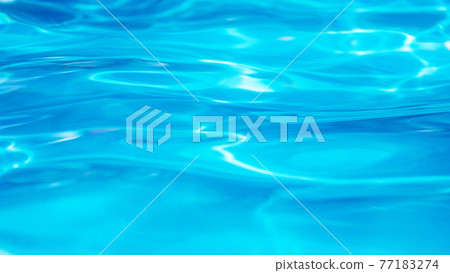 夏季彩色度假村游泳池的圖像 77183274