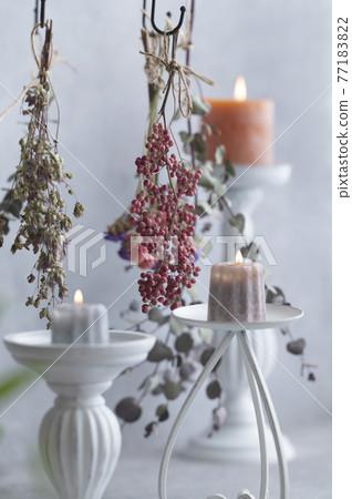 Dried flowers and candles 77183822