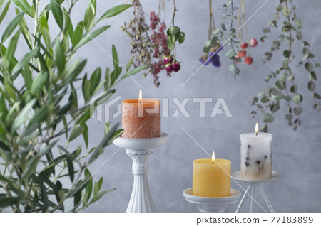 Dried flowers and candles 77183899