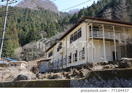 Former Ryokami Elementary School Otani Branch School Building in Ryokami, Ogano-cho, Chichibu-gun, Saitama Prefecture 77184437