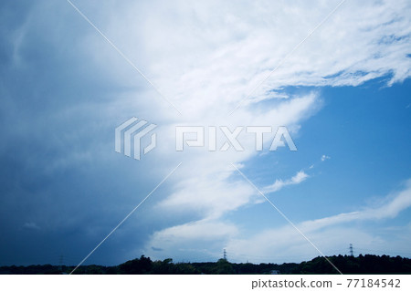 Sky pattern changing from cloudy sky to sunny 77184542