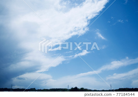 Sky pattern changing from cloudy sky to sunny 77184544