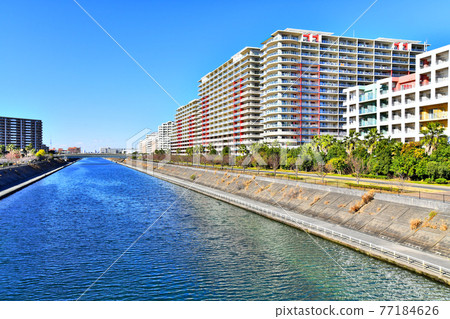 View toward Meikai Bridge from Hinodebashi / Sakai River (Urayasu City, Chiba Prefecture) [2020.12] 77184626