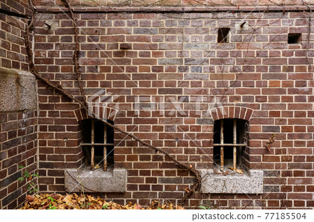 舊監獄的舊紅磚牆(奈良市奈良市) 舊監獄的舊紅磚牆(奈良市奈良市) 77185504