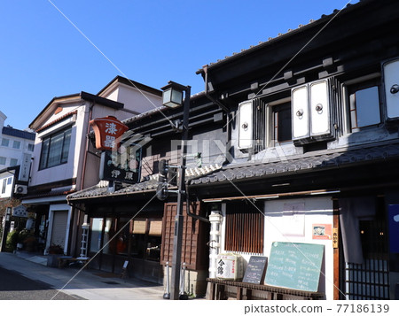 Matsumoto castle town in autumn Matsumoto castle town in autumn 77186139