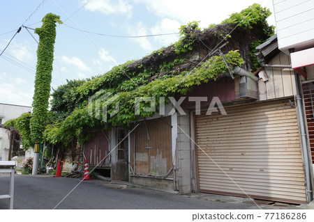 日本岡山縣瀨戶內市一座古老而美麗的建築 日本岡山縣瀨戶內市一座古老而美麗的建築 77186286