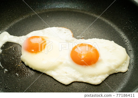 Fried egg Fried egg 77186411