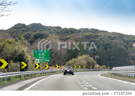 Shimonoseki City, Yamaguchi Prefecture Passenger car passing through the exit of the Ozuki interchange soon 77187204