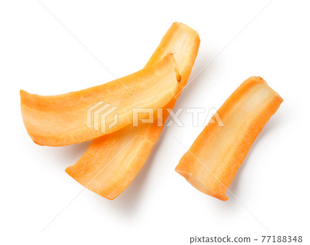 fresh raw thin carrot slices 77188348