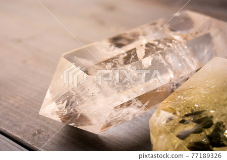 水晶天然石-照片素材（圖片） [77189326] - PIXTA圖庫