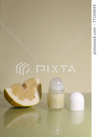 Antibacterial and natural homemade deodorant. Made from coconut oil, sodium bicarbonate, starch and essential oil from pamela Antibacterial and natural homemade deodorant. Made from coconut oil, sodium bicarbonate, starch and essential oil from pamela 77189649