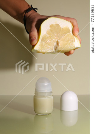 Antibacterial and natural homemade deodorant. Made from coconut oil, sodium bicarbonate, starch and essential oil from pamela Antibacterial and natural homemade deodorant. Made from coconut oil, sodium bicarbonate, starch and essential oil from pamela 77189652