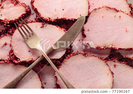 Slices of spicy smoked ham. 77190167