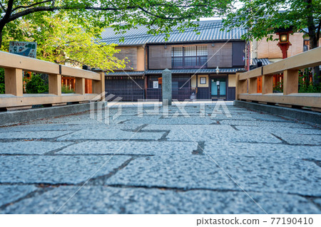 拍攝京都東山區祗園白川的新綠 77190410