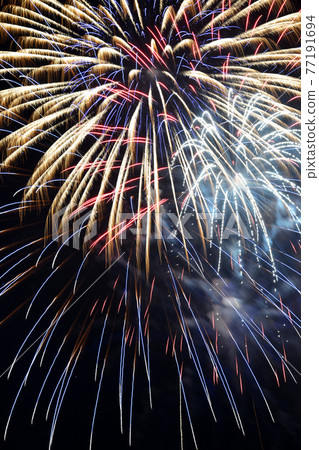 ≪Kameoka Peace Festival Hozugawa Fireworks Festival in Kyoto Prefecture≫ Fireworks image in Kameoka City, Kyoto Prefecture 77191694