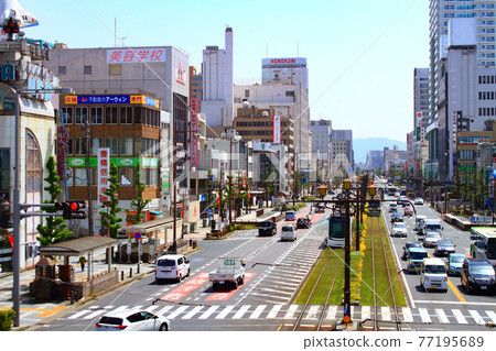 豐橋市、站前大通和電車的風景 77195689