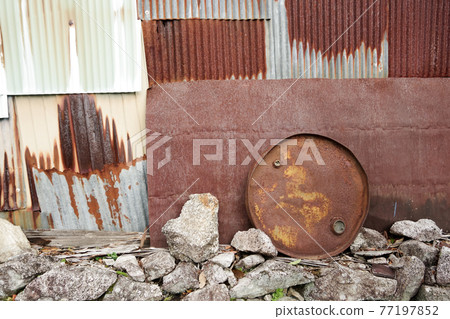 Rusted wall 77197852