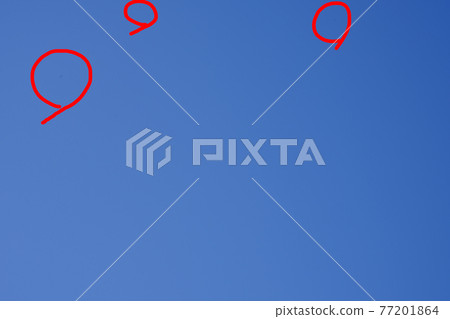 Troublesome sensor stains on interchangeable lens cameras [red circles] 77201864