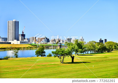View around Kanamachi Station over the Edo River (Katsushika-ku, Tokyo) [2020.10] 77202201
