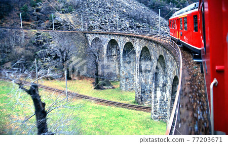 Bernina Express 77203671