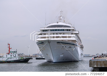 Yokohama cityscape of Japan Asuka II who returned to the port in a hurry. Soon berthing (corona positive found on board ...) = 1st, Osanbashi 77204857