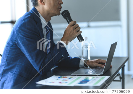 Person giving a seminar 77206099