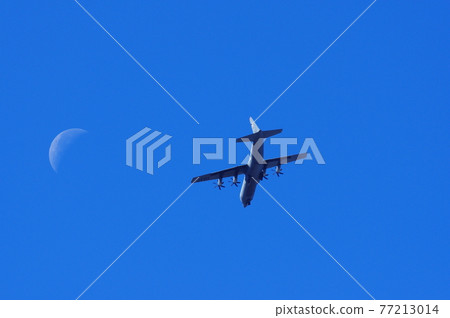 月亮和 C-130 大力神 月亮和 C-130 大力神 77213014