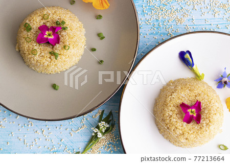 Quinoa plate presentation decorated with edible flowers Quinoa plate presentation decorated with edible flowers 77213664