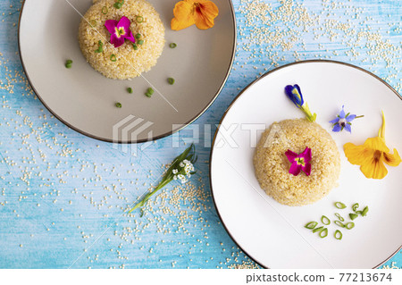Quinoa plate presentation decorated with edible flowers 77213674