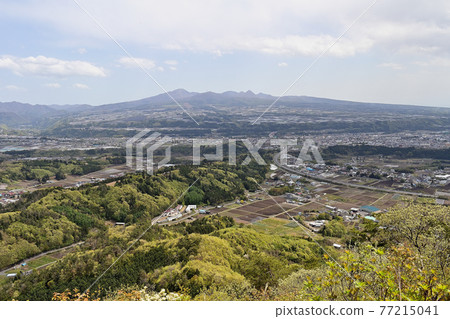 從群馬縣戶上山山頂眺望赤城山 從群馬縣戶上山山頂眺望赤城山 77215041