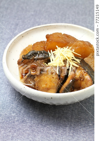 Boiled yellowtail radish, first ara and radish 77215149