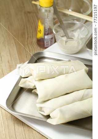 Cooking scene of spring roll 77215197