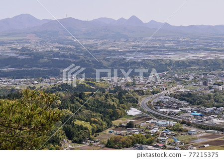 從群馬縣戶上山山頂眺望赤城山 77215375