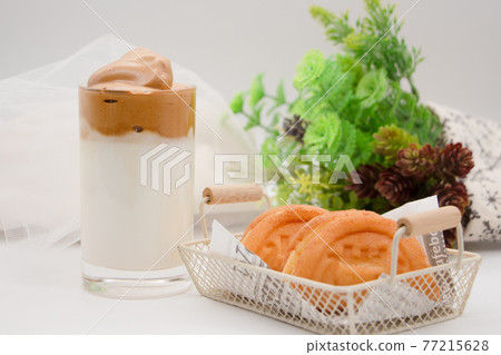 Targona coffee and waffles 77215628