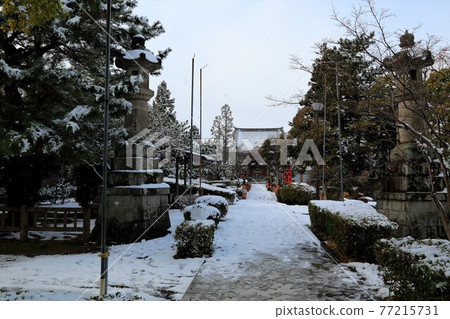 冬天的圓教寺,由弘法大師建造,18歲(岐阜縣本棲郡北形町) 冬天的圓教寺,由弘法大師建造,18歲(岐阜縣本棲郡北形町) 77215731