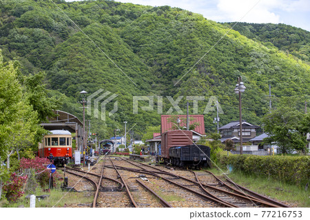 柳原契合礦山公園保存的車站建築、車輛及周邊景色的照片 77216753