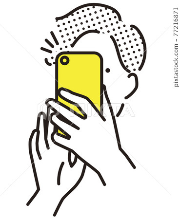 簡單說明:一位商人用智能手機拍照 簡單說明:一位商人用智能手機拍照 77216871