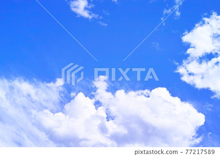 藍色的天空和雲圖像 77217589