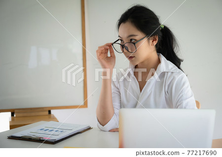Business woman working on desk in home office. Consultant,Financial Consultant,Financial advisor and accounting concept. 77217690