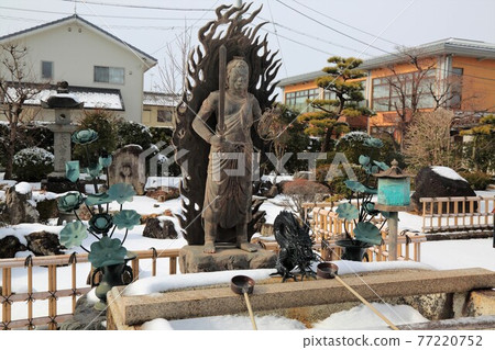 Enkyoji Temple in winter, built by Kobo Daishi, 22 (Kitagata-cho, Motosu-gun, Gifu Prefecture) Enkyoji Temple in winter, built by Kobo Daishi, 22 (Kitagata-cho, Motosu-gun, Gifu Prefecture) 77220752