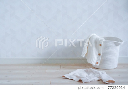 Shirt and knit laundry that fell on the child's floor Shirt and knit laundry that fell on the child's floor 77220914