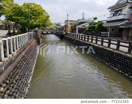 好老日本。白牆街道。日本歷史建築。溫泉小鎮的道藏和豪宅。 77222265