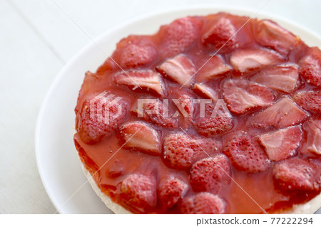 Chunky strawberry jelly and two-layer handmade cheesecake 77222294