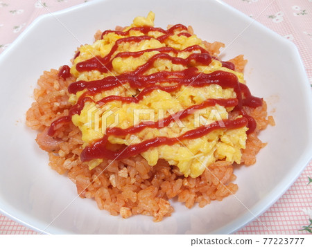 家庭未包裝的煎蛋捲飯 77223777