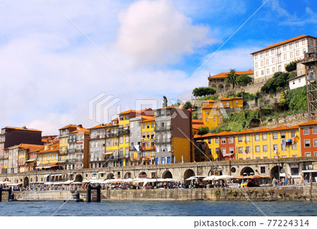 Old houses and Douro river, Porto, Portugal Old houses and Douro river, Porto, Portugal 77224314