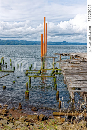 Remains of old piers in the Columbia River in Astoria - Oregon 77225005